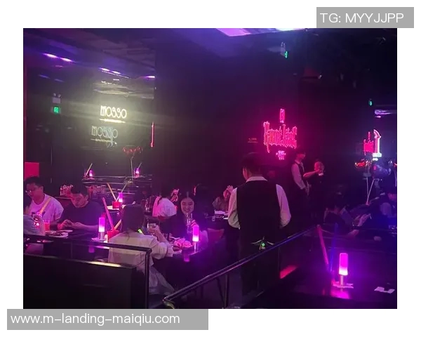 足球明星夜生活揭秘酒吧狂欢背后的故事与精彩瞬间 足球明星夜生活揭秘酒吧狂欢背后的故事与精彩瞬间